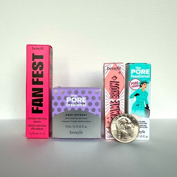 Benefits cosmetics bag and deluxe samples. - Picture 3 of 10